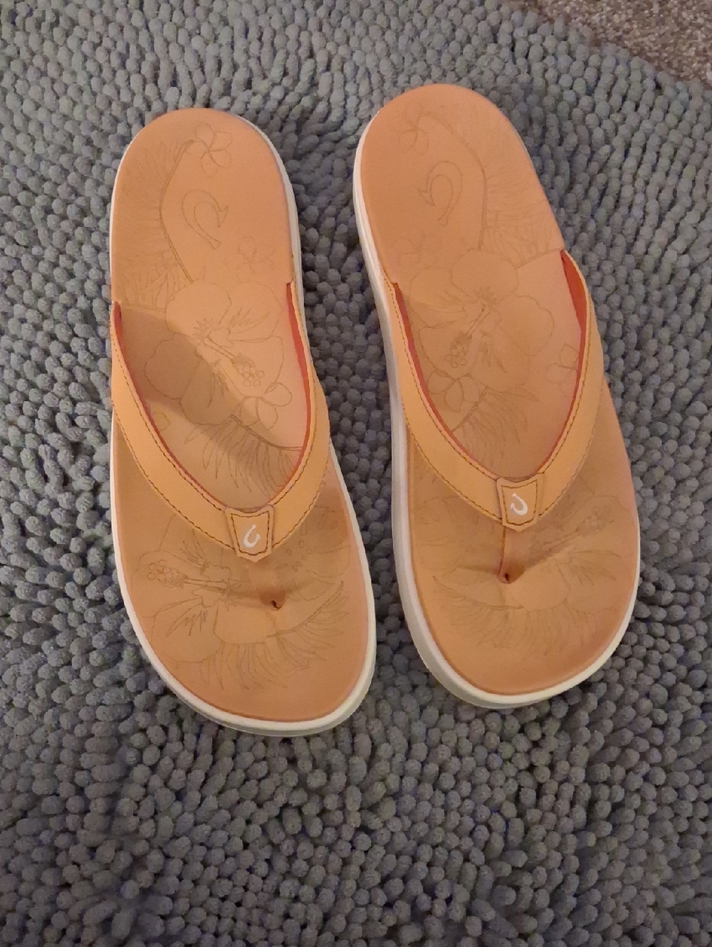 OluKai Women's Peach Floral Flip Flop Sandals Sz 10